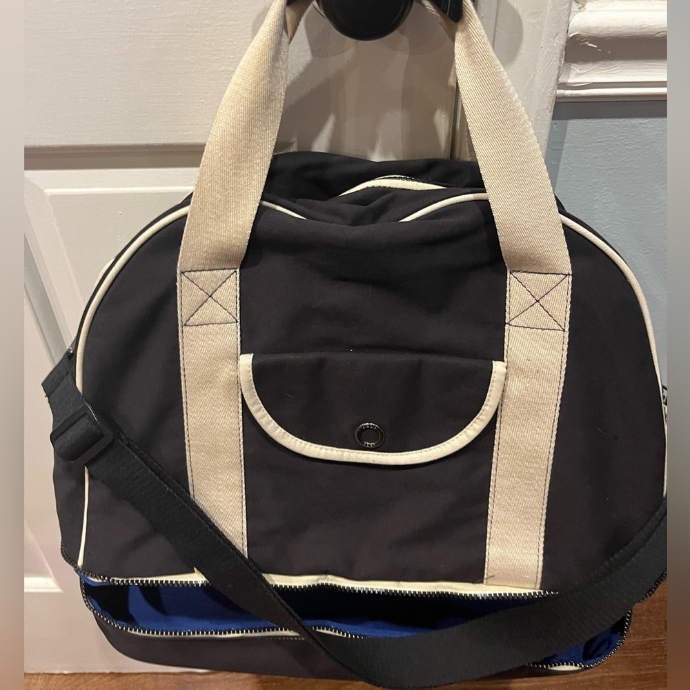 Keds Black Duffel Weekender Bag with Cream Straps / Separate shoe compartment
